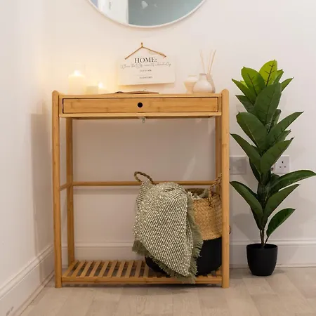 Glory Homes- Centre , Sleeps 7 With Parking & Wifi Apartment