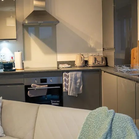 Glory Homes- Centre , Sleeps 7 With Parking & Wifi Apartment