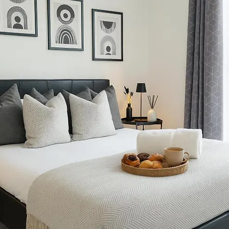 Apartment Glory Homes- Centre , Sleeps 7 With Parking & Wifi